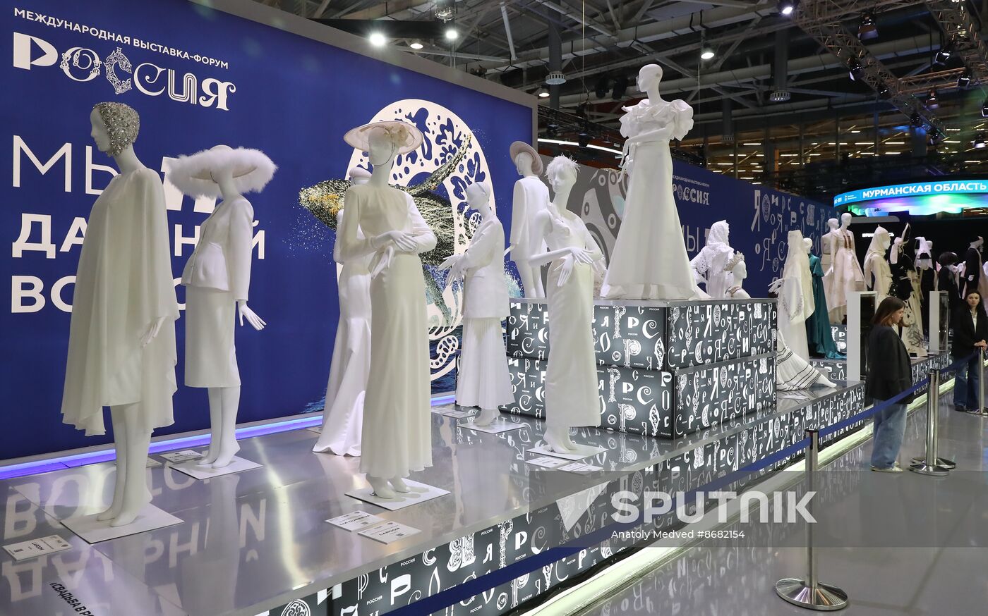 RUSSIA EXPO. Opening of the wedding dresses showcase exhibition "Fashionable brands of Russia. Evolution of the Russian Style."