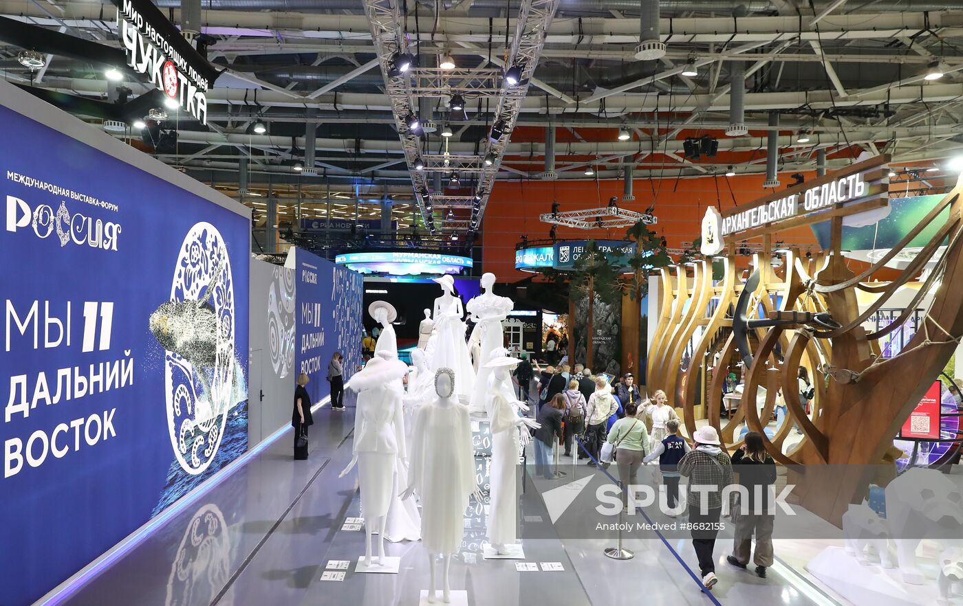RUSSIA EXPO. Opening of the wedding dresses showcase exhibition "Fashionable brands of Russia. Evolution of the Russian Style."
