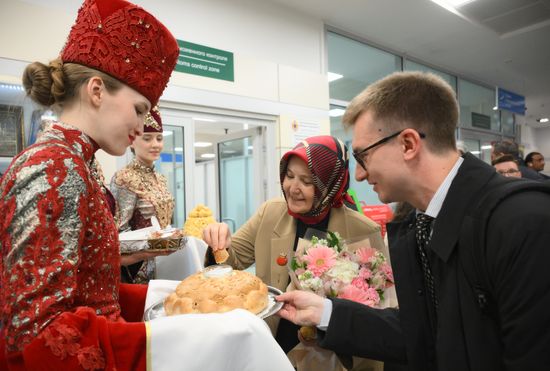 The ceremony to greet participants in the Russia – Islamic World: KAZANFORUM 2024 international economic forum at Kazan's airport. Center: Leman Yenigun, Deputy Minister of Family and Social Services of the Republic of Turkiye. Photos can be used on terms specified in the mediabank's Forum section. Location: Russia, Republic of Tatarstan, Kazan. Author: Alexandr Kryazhev/Sputnik. KAZANFORUM 2024. Arrival of forum participants