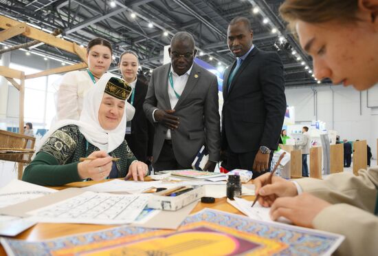 KAZANFORUM 2024. Festival of Oriental Culture organized by Kazan Federal University. Koffi Leon Konan, Charge d'Affaires of Côte d'Ivoire in the Russian Federation. A calligraphy workshop. Images can be used under terms set out in the Kazanforum section of the Media Bank. Location: Russia, Republic of Tatarstan, Kazan. Author: Alexandr Kryazhev/Sputnik. KAZANFORUM 2024. Festival of Oriental Culture by Kazan Federal University