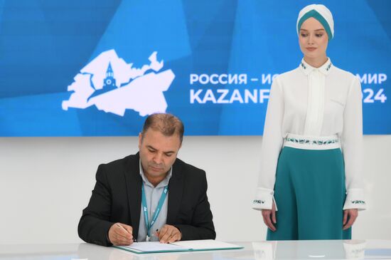 KAZANFORUM 2024. The ceremony to sign an Agreement on Cooperation between the BRICS Health Coalition and Reza Hashem Gobadimehr (Iran). Reza Hashem Gobadimehr, Head, Saman Engineering Group (Iran). Photos can be used on terms listed in the media-bank's Forum section. Location: Russia, Republic of Tatarstan, Kazan. Author: Alexei Danichev/Sputnik. KAZANFORUM 2024. Singing ceremonies