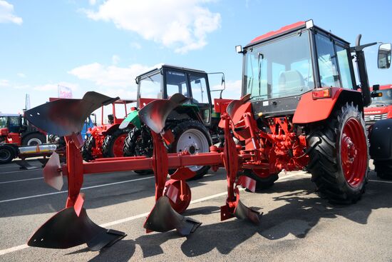 On the sidelines of KAZANFORUM 2024: Russia – Islamic World. Machinery by MTZ-Tatarstan. To use the image, see the terms of use in the Kazanforum section of this media bank. Location: Russia, Republic of Tatarstan, Kazan. Author: Kristina Kormilitsyna/Sputnik. Russia – Islamic World: KAZANFORUM 2024