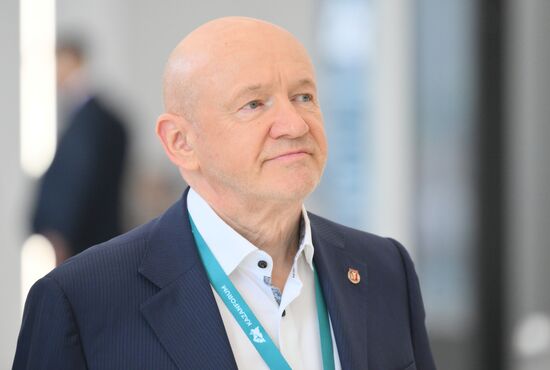 The KAZANFORUM 2024: Russia – Islamic World. Third left: Vladimir Platonov, President of the Moscow Trade and Industry Chamber. Photos can be used on terms listed in the media-bank's Forum section. Location: Russia, Republic of Tatarstan, Kazan. Author: Pavel Bednyakov/Sputnik. Russia – Islamic World: KAZANFORUM 2024