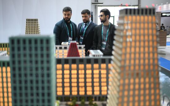 The KAZANFORUM 2024: Russia – Islamic World. A model of the Yanalif residential complex at the exhibition. Photos can be used on terms listed in the media-bank's Forum section. Location: Russia, Republic of Tatarstan, Kazan. Author: Alexandr Kryazhev/Sputnik. Russia – Islamic World: KAZANFORUM 2024