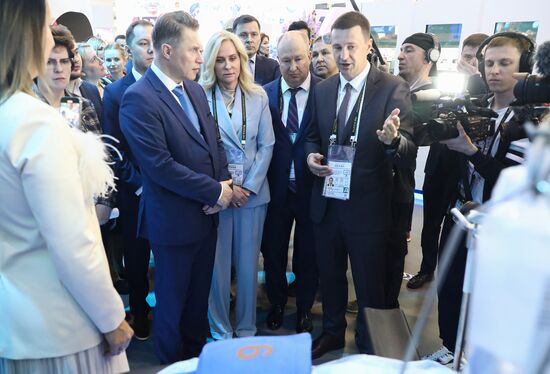 RUSSIA EXPO. Tour around stands of participants in plenary session, Modern health saving technologies