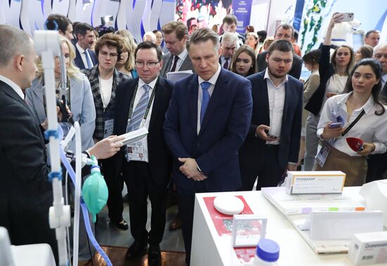 RUSSIA EXPO. Tour around stands of participants in plenary session, Modern health saving technologies