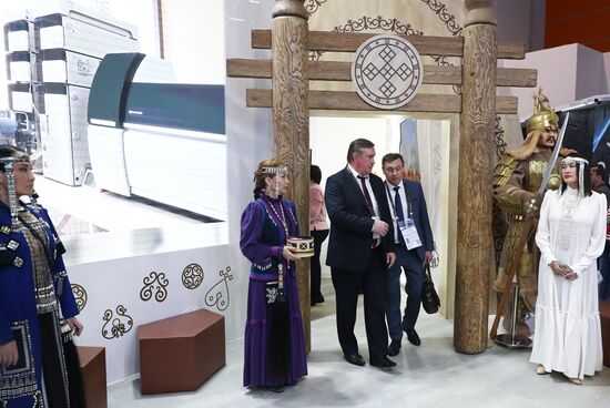 RUSSIA EXPO. Tour around stands of participants in plenary session, Modern health saving technologies