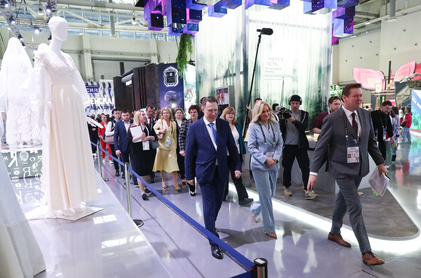 RUSSIA EXPO. Tour around stands of participants in plenary session, Modern health saving technologies