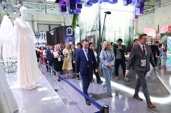 RUSSIA EXPO. Tour around stands of participants in plenary session, Modern health saving technologies