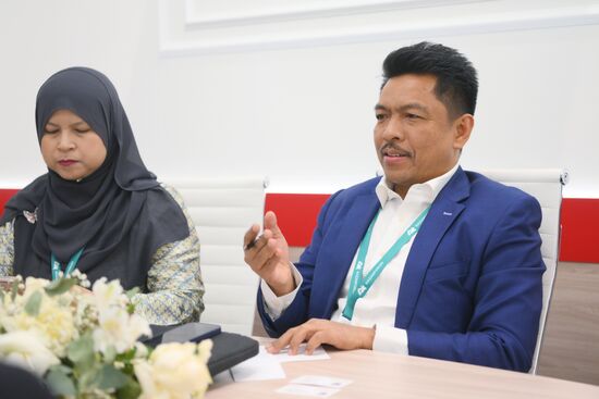 The KAZANFORUM 2024: Russia – Islamic World. Meeting between First Deputy Governor of the Rostov Region Alexander Skriybin with representatives of the Ministry of Agriculture and Food Security of Malaysia. Photos can be used on terms listed in the media-bank's Forum section. Location: Russia, Republic of Tatarstan, Kazan. Author: Kristina Kormilitsyna/Sputnik. Russia – Islamic World: KAZANFORUM 2024