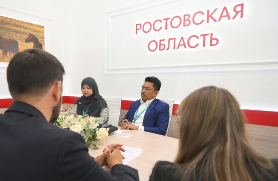 The KAZANFORUM 2024: Russia – Islamic World. Meeting between First Deputy Governor of the Rostov Region Alexander Skriybin with representatives of the Ministry of Agriculture and Food Security of Malaysia. Photos can be used on terms listed in the media-bank's Forum section. Location: Russia, Republic of Tatarstan, Kazan. Author: Kristina Kormilitsyna/Sputnik. Russia – Islamic World: KAZANFORUM 2024