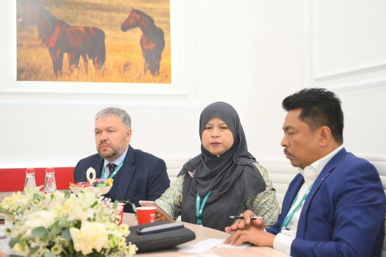 The KAZANFORUM 2024: Russia – Islamic World. Meeting between First Deputy Governor of the Rostov Region Alexander Skriybin with representatives of the Ministry of Agriculture and Food Security of Malaysia. Photos can be used on terms listed in the media-bank's Forum section. Location: Russia, Republic of Tatarstan, Kazan. Author: Kristina Kormilitsyna/Sputnik. Russia – Islamic World: KAZANFORUM 2024