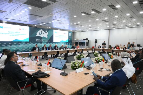 KAZANFORUM 2024. Plenary session, Humanitarian diplomacy and diplomacy of new spheres. Images can be used under terms set out in the Kazanforum section of the Media Bank. Location: Russia, Republic of Tatarstan, Kazan. Author: Vladimir Astapkovich/Sputnik. KAZANFORUM 2024. Plenary session, Humanitarian diplomacy and diplomacy of new spheres