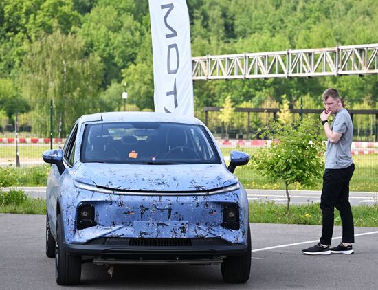 Russia Domestic Electric Car Presentation