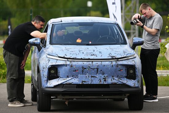 Russia Domestic Electric Car Presentation