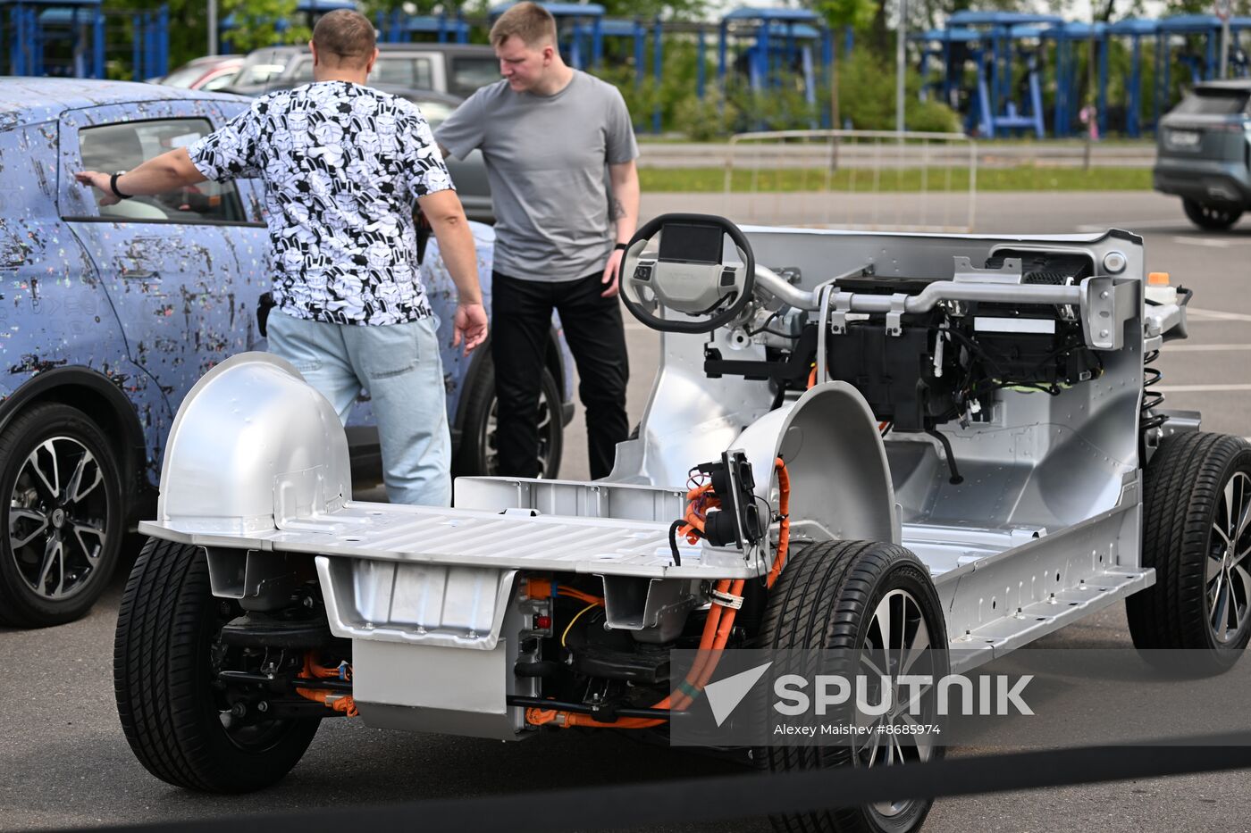 Russia Domestic Electric Car Presentation