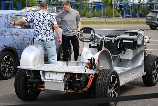 Russia Domestic Electric Car Presentation