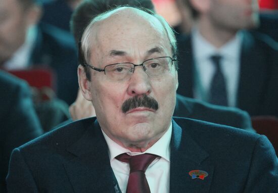 KAZANFORUM 2024. Plenary session: Financial and Logistics Infrastructure of Russia and the OIC Countries. Ramazan Abdulatipov, Chairman of the North-South Caspian International Integration Club. Photos can be used on terms listed in the media-bank's Forum section. Location: Russia, Republic of Tatarstan, Kazan. Author: Maksim Bogodvid/Sputnik. KAZANFORUM 2024. PLENARY SESSION: FINANCIAL AND LOGISTICS INFRASTRUCTURE OF RUSSIA AND THE OIC COUNTRIES