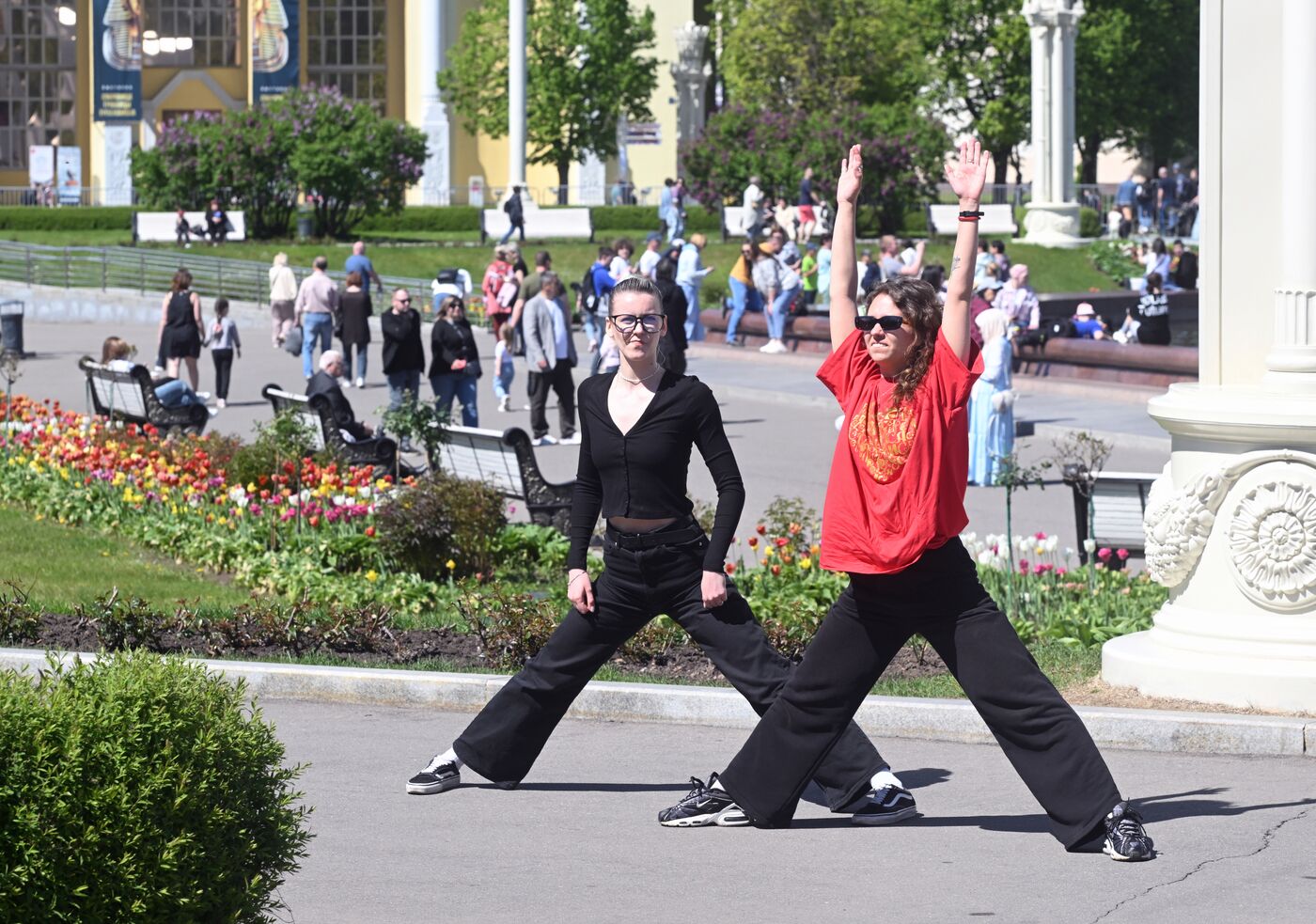 RUSSIA EXPO. Warmup exercises with Sergei Karyakin and Yekaterina Lobysheva