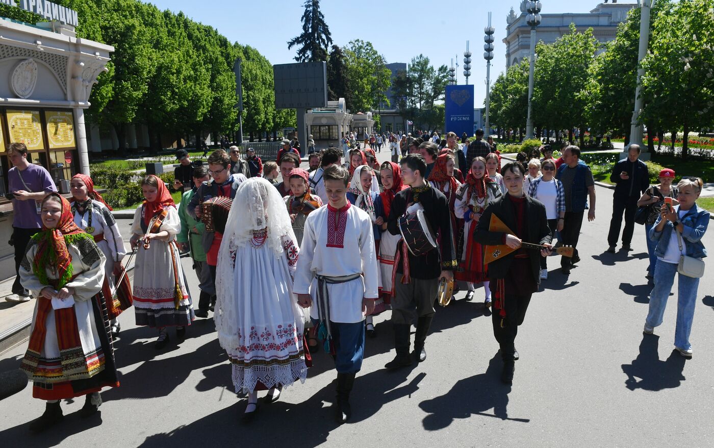 RUSSIA EXPO. The Wedding procession