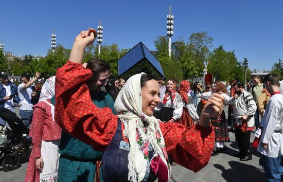 RUSSIA EXPO. The Wedding procession