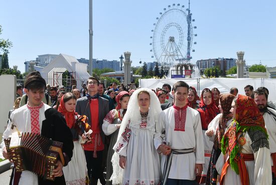 RUSSIA EXPO. The Wedding procession