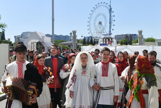 RUSSIA EXPO. The Wedding procession