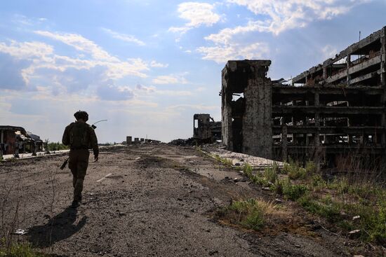Russia DPR Destroyed Airport
