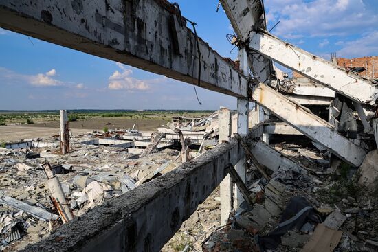 Russia DPR Destroyed Airport