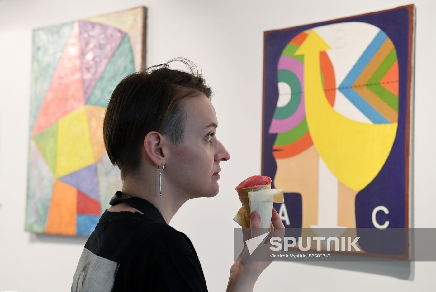 Russia Art Yulikov Exhibition