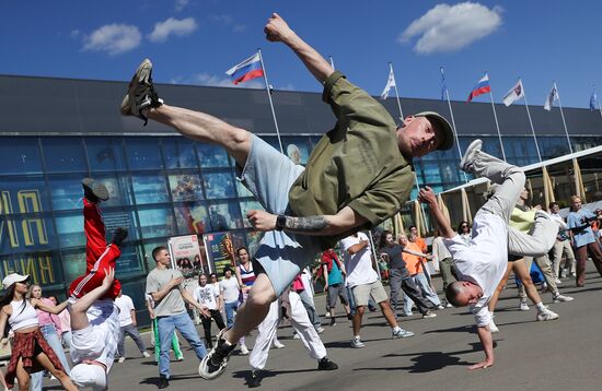 RUSSIA EXPO. The Beautiful Afar flashmob