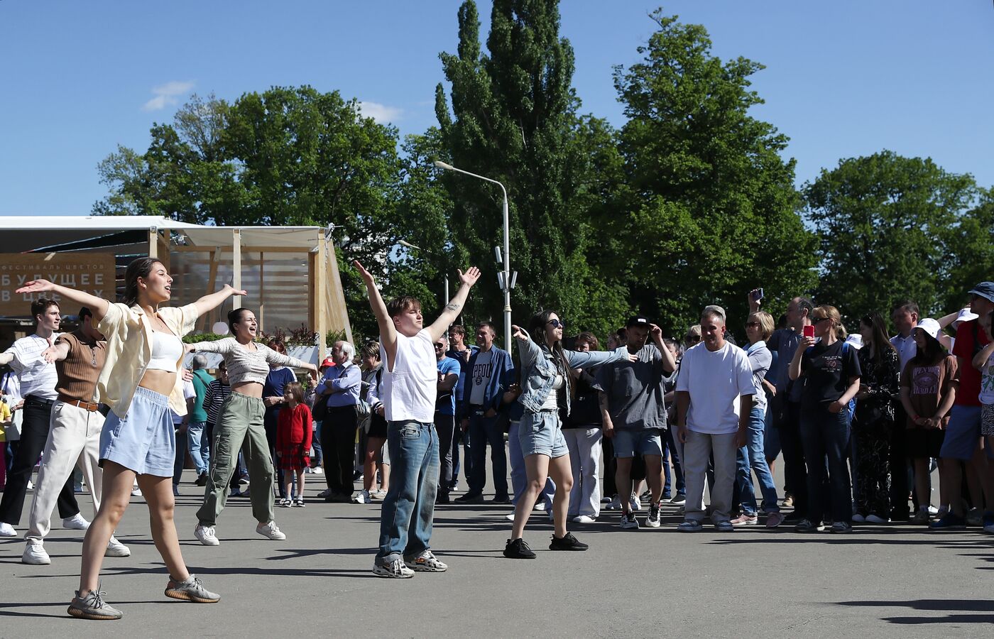 RUSSIA EXPO. The Beautiful Afar flashmob