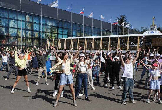 RUSSIA EXPO. The Beautiful Afar flashmob