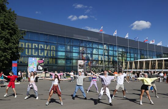 RUSSIA EXPO. The Beautiful Afar flashmob