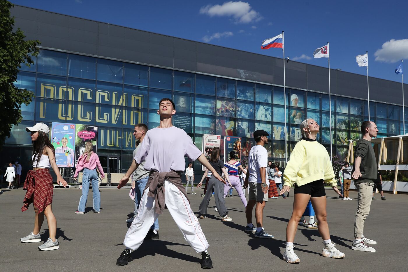 RUSSIA EXPO. The Beautiful Afar flashmob