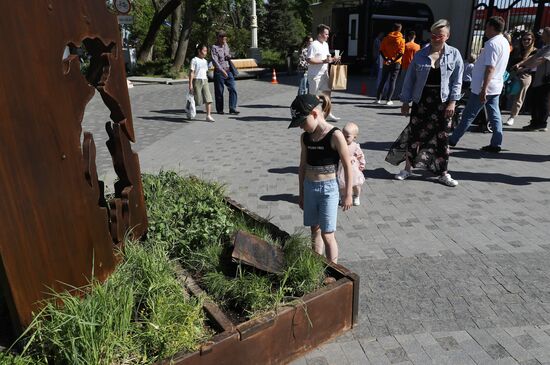 RUSSIA EXPO. Live stele unveiled jointly with LizaAlert