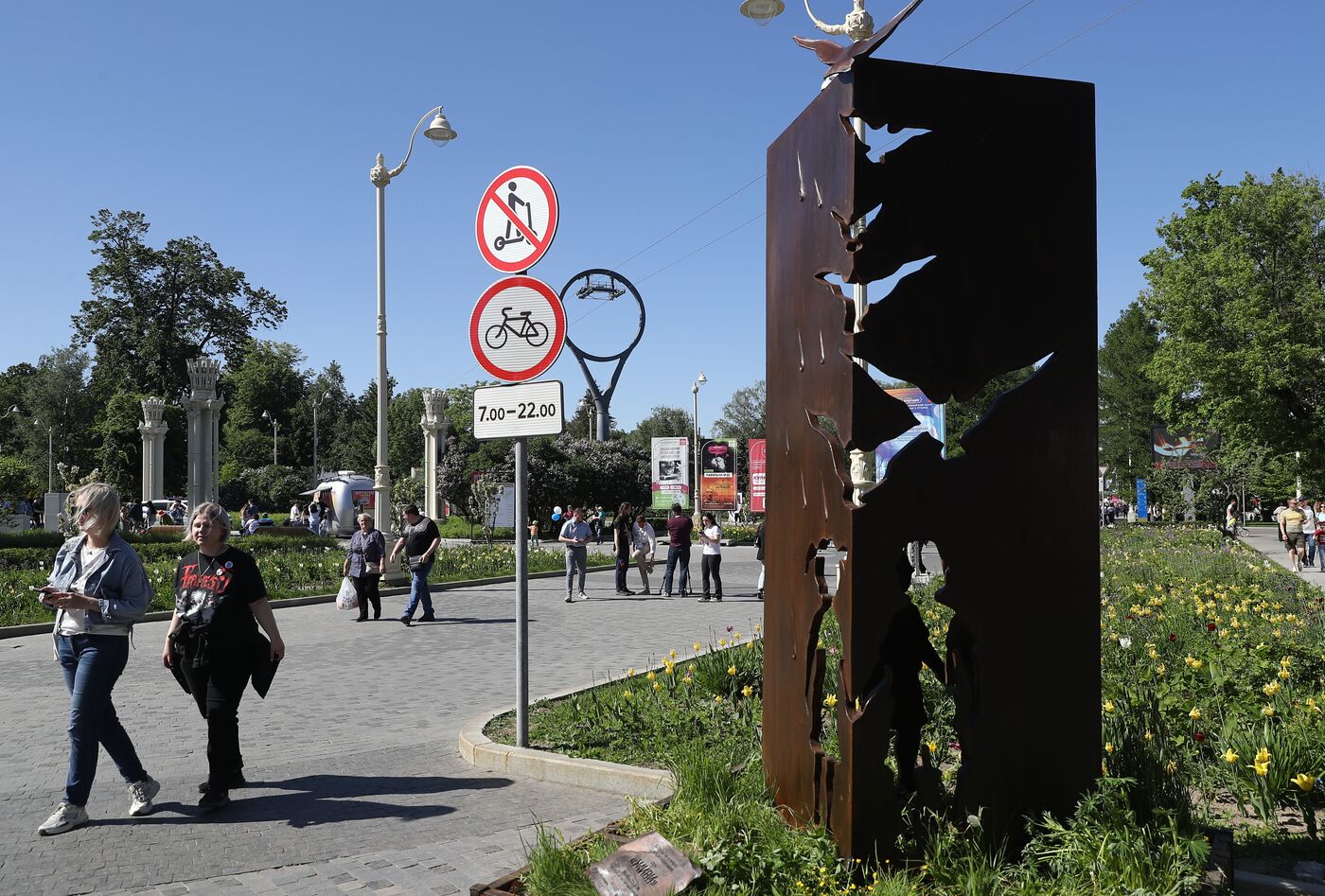 RUSSIA EXPO. Live stele unveiled jointly with LizaAlert