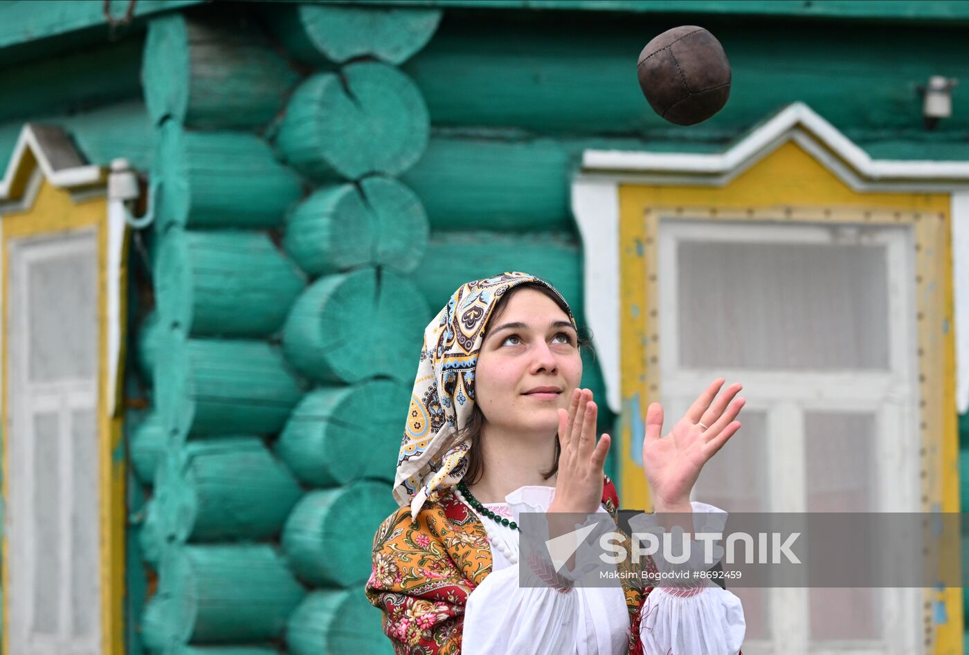 Russia Karavon Folk Holiday