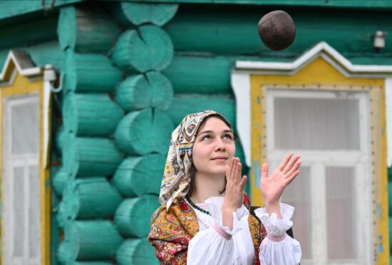 Russia Karavon Folk Holiday