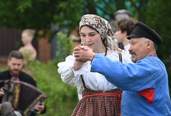 Russia Karavon Folk Holiday