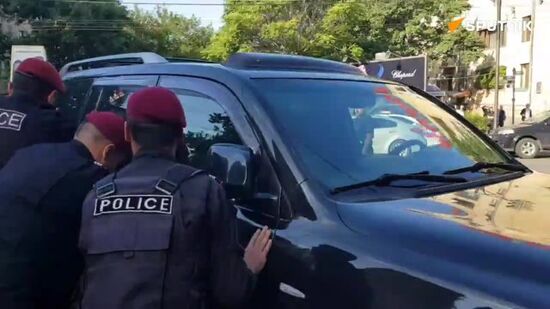 Protesters demanding the resignation of Armenian Prime Minister Nikol Pashinyan block car traffic 