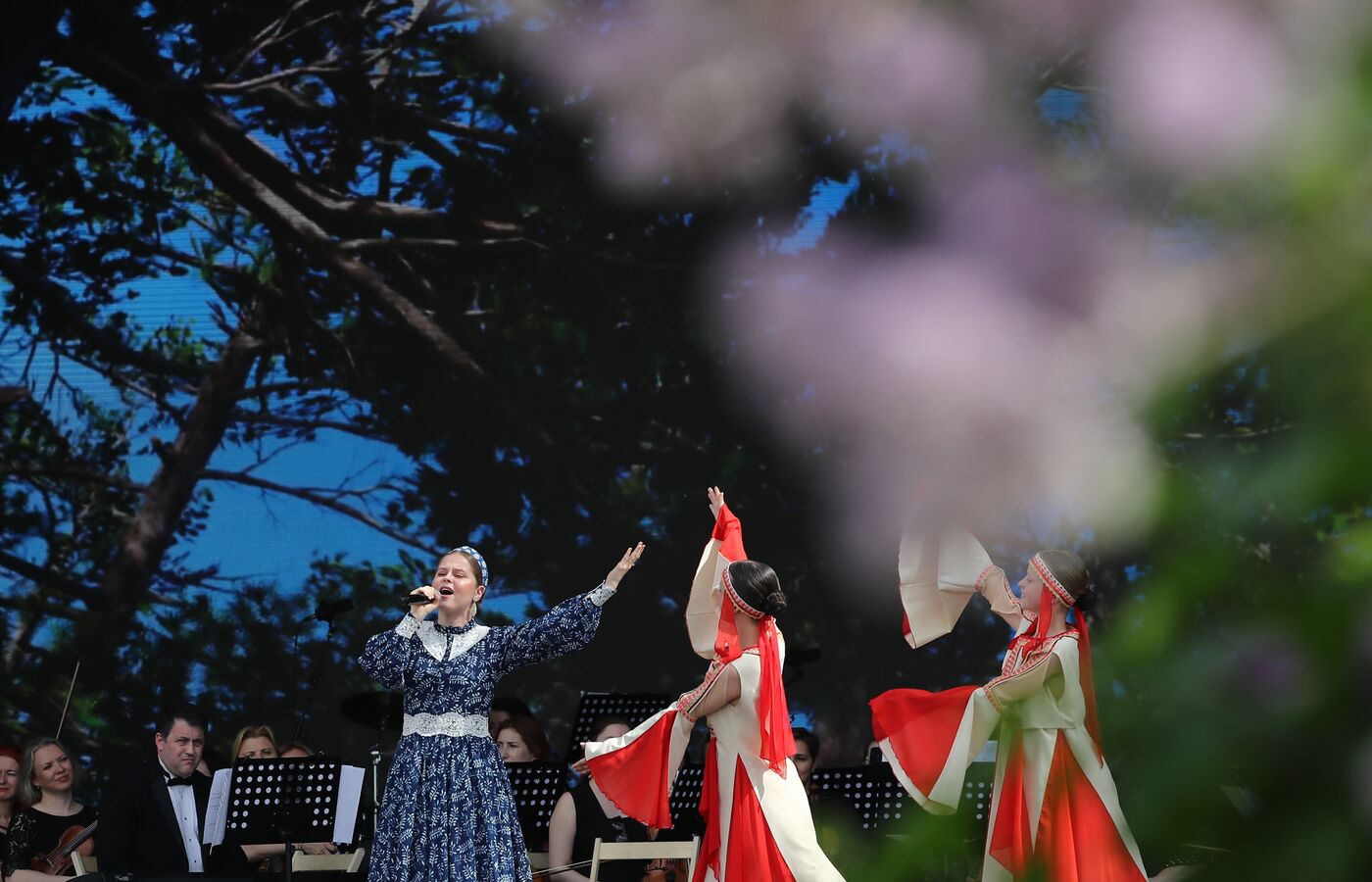 RUSSIA EXPO. Russia. Children. Wind Rose concert