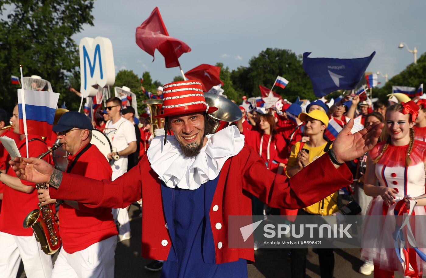 RUSSIA EXPO. The procession of dreamers