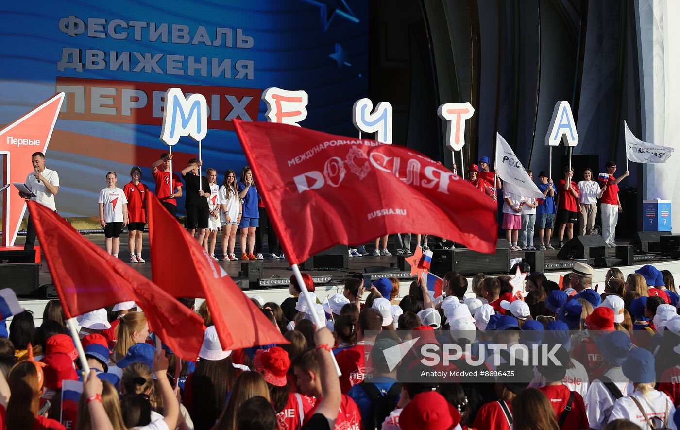 RUSSIA EXPO. The procession of dreamers