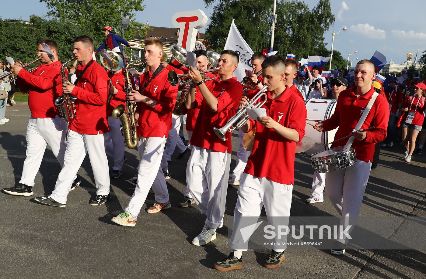 RUSSIA EXPO. The procession of dreamers