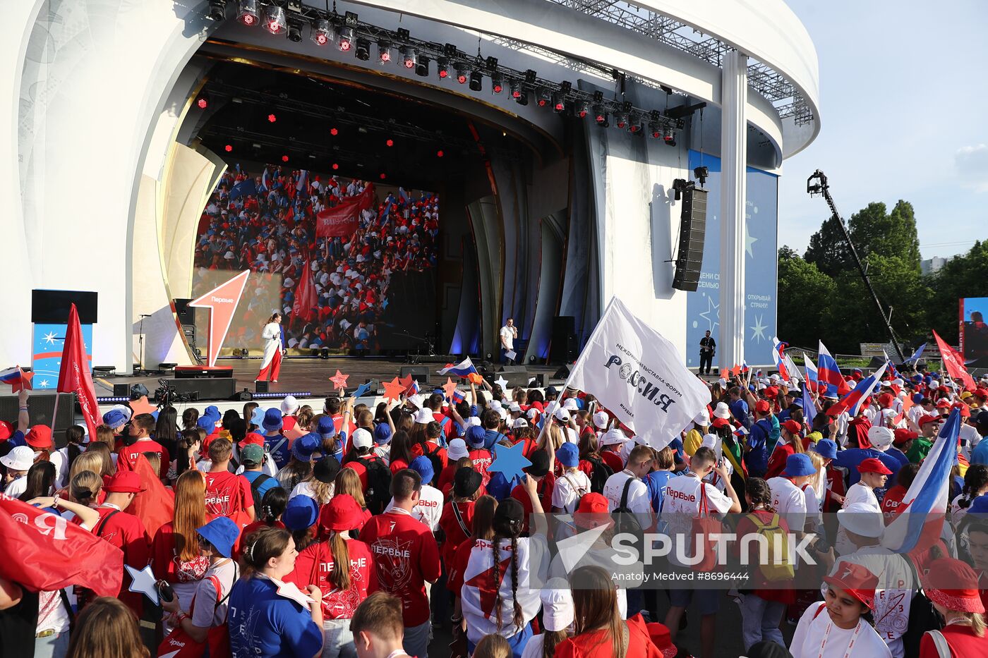 RUSSIA EXPO. The procession of dreamers