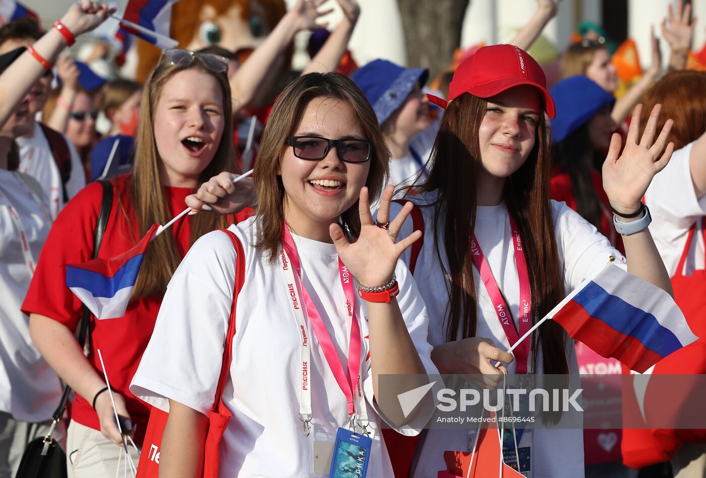 RUSSIA EXPO. The procession of dreamers