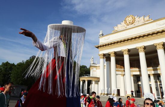 RUSSIA EXPO. The procession of dreamers