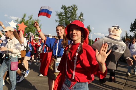 RUSSIA EXPO. The procession of dreamers