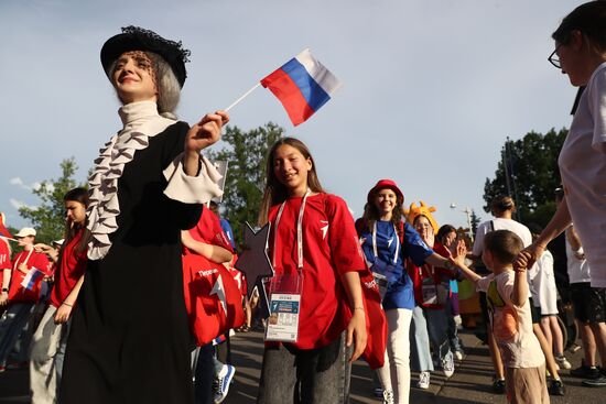 RUSSIA EXPO. The procession of dreamers